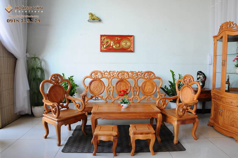 Thiết kế bắt mắt và tinh xảo của bộ bàn ghế gỗ gõ Sóc Nho.