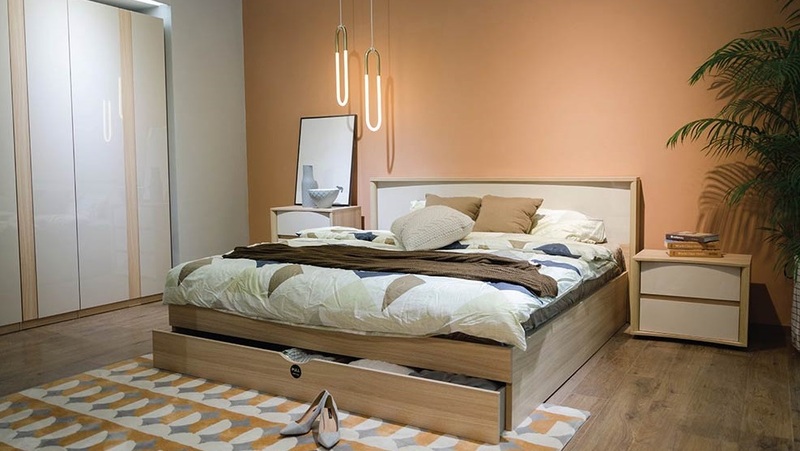Một chiếc giường tốt không quá cứng hay quá mềm sẽ giúp bạn ngủ ngon 