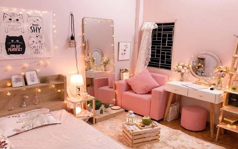 Phòng ngủ nữ được trang trí kèm gương to, đèn,…tạo cảm giác thoải mái, dễ chịu 
