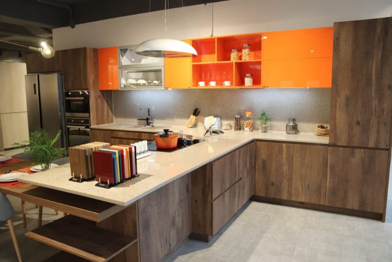 Thiết kế phòng bếp nhiều màu sắc tạo nên không gian sinh động, đẹp mắt